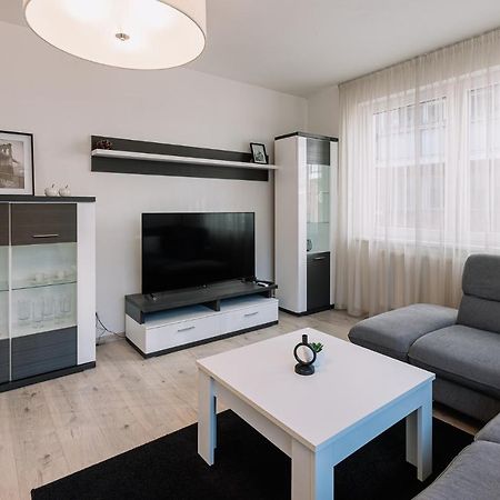 Skau 1 Old Town Family & Business Apartment Free Parking Bratislava Extérieur photo