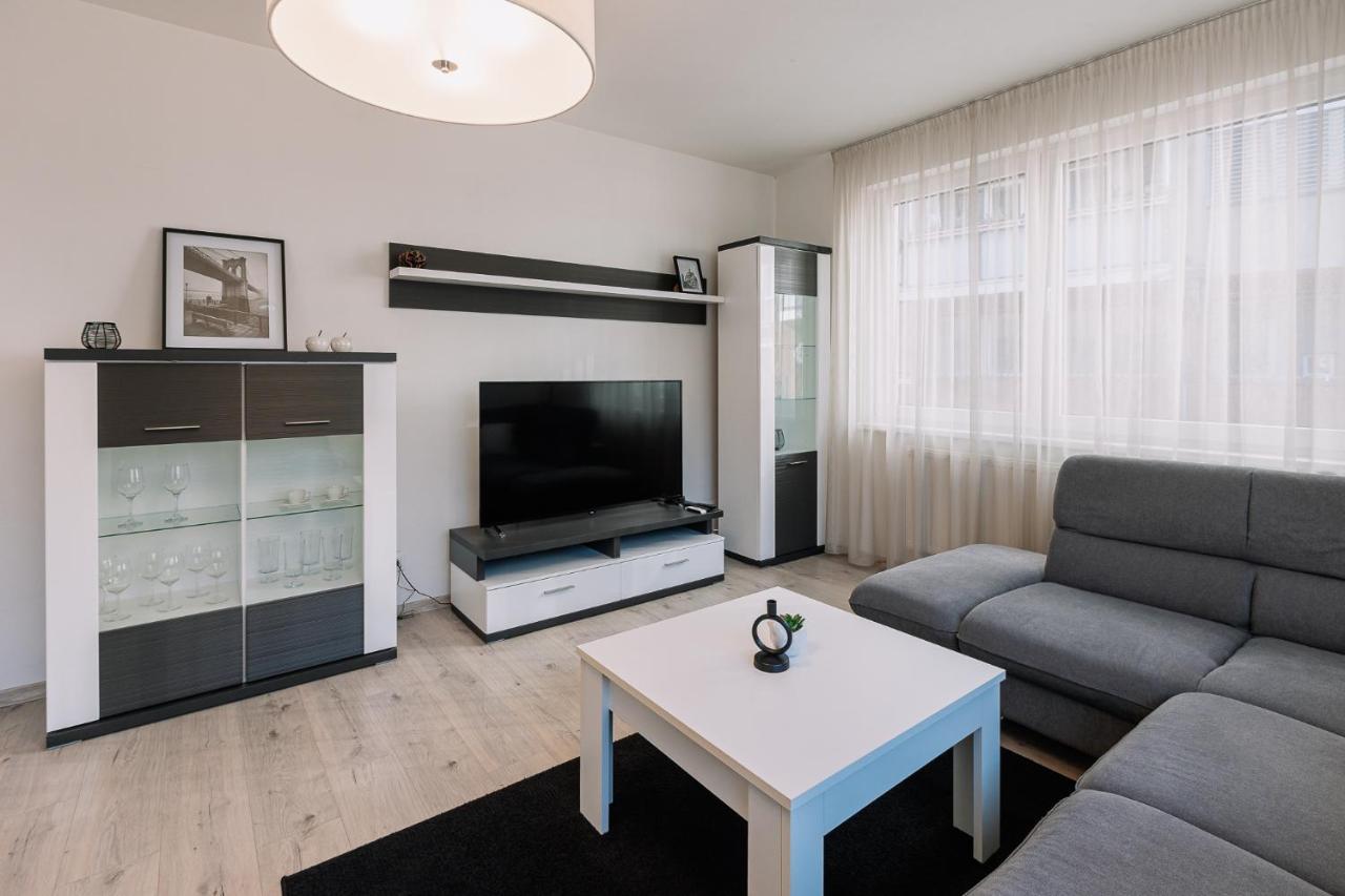 Skau 1 Old Town Family & Business Apartment Free Parking Bratislava Extérieur photo
