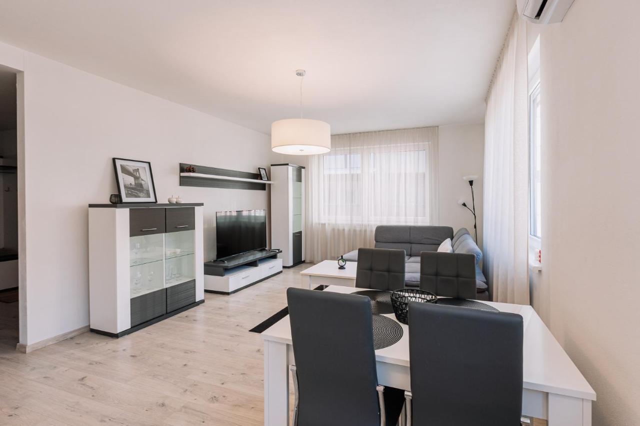 Skau 1 Old Town Family & Business Apartment Free Parking Bratislava Extérieur photo