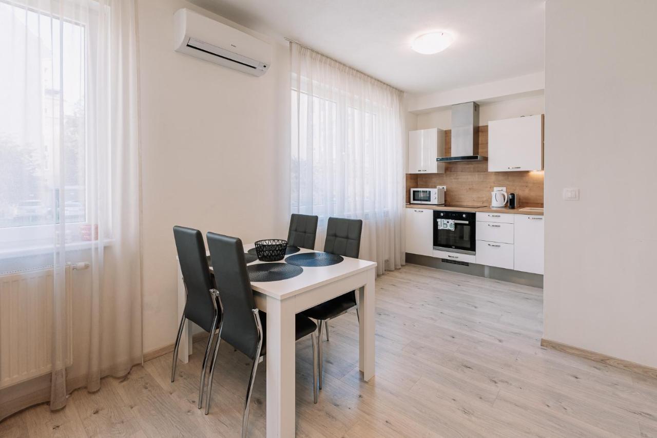 Skau 1 Old Town Family & Business Apartment Free Parking Bratislava Extérieur photo