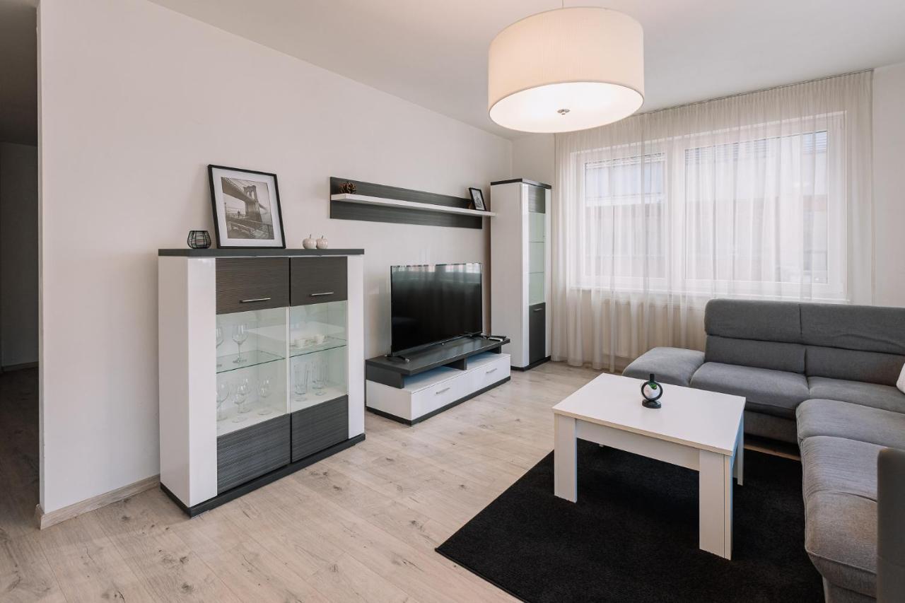 Skau 1 Old Town Family & Business Apartment Free Parking Bratislava Extérieur photo