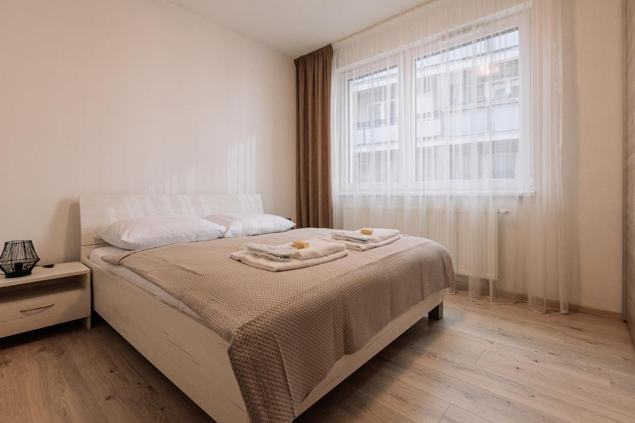 Skau 1 Old Town Family & Business Apartment Free Parking Bratislava Extérieur photo