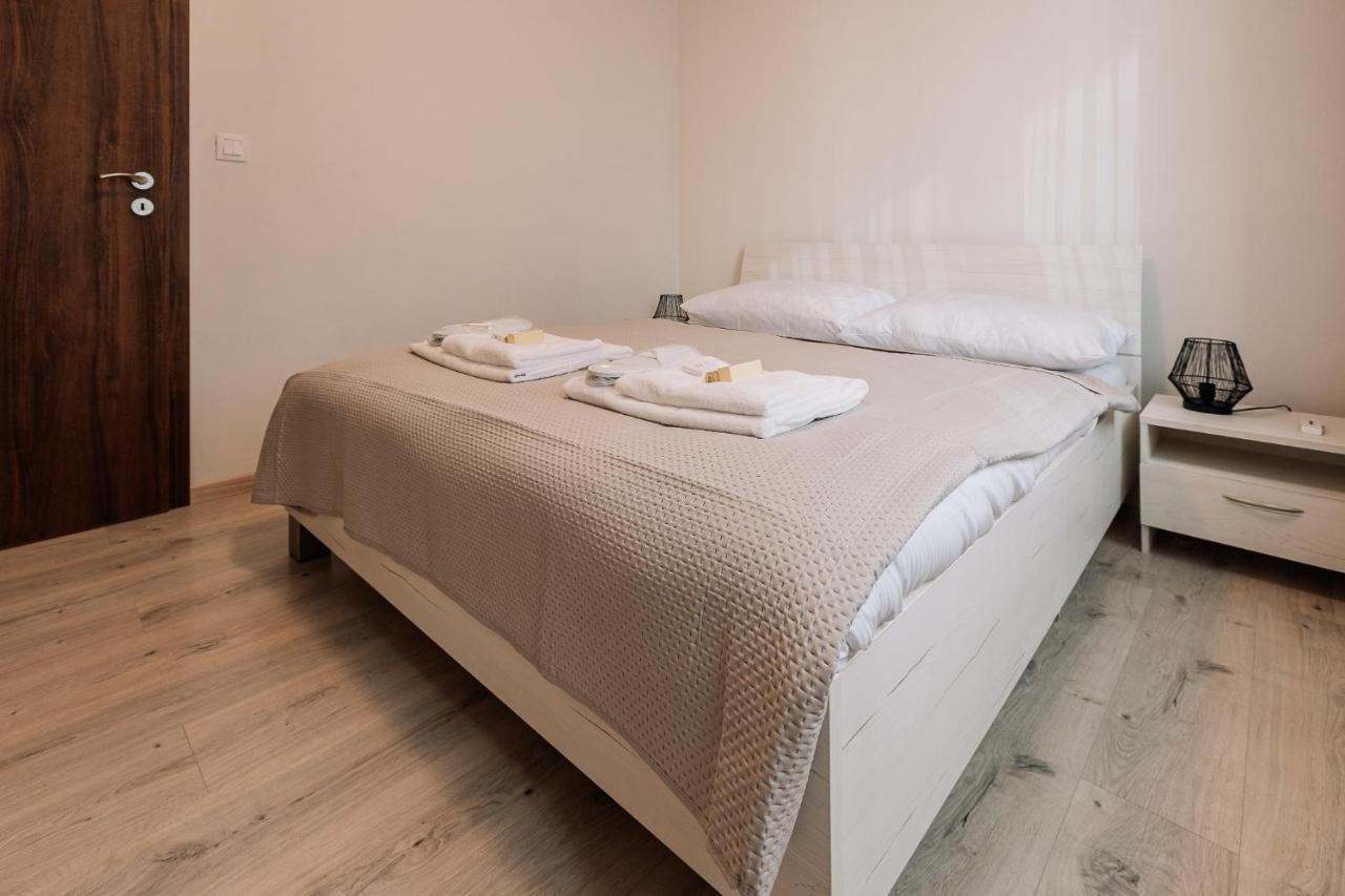 Skau 1 Old Town Family & Business Apartment Free Parking Bratislava Extérieur photo