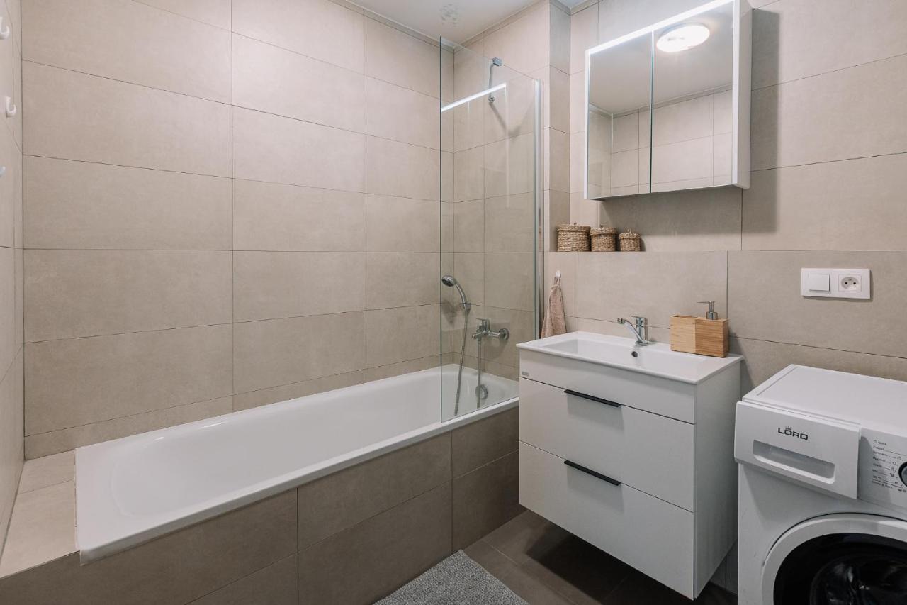 Skau 1 Old Town Family & Business Apartment Free Parking Bratislava Extérieur photo