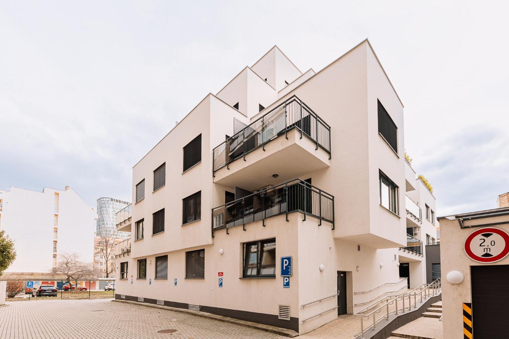 Skau 1 Old Town Family & Business Apartment Free Parking Bratislava Extérieur photo